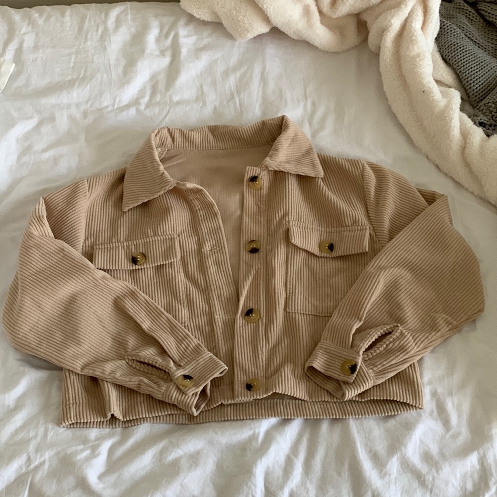 Beige cropped shacket